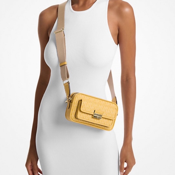 Michael Kors NWT Bradshaw Daisy Yellow Medium Signature Camera Bag - Picture 1 of 10